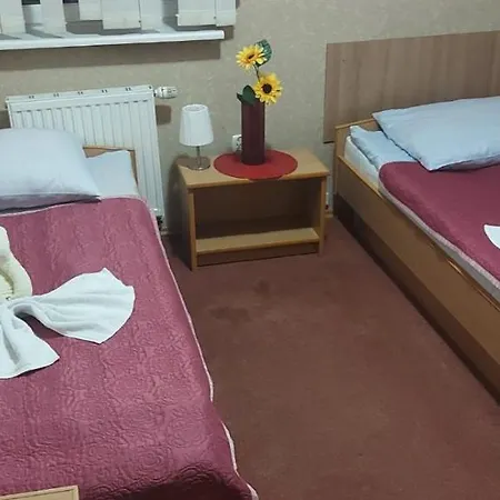 Hostel Jovena *